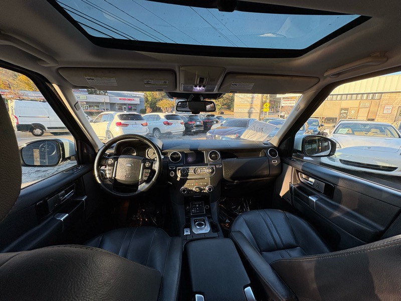 2016 Land Rover LR4 Image 16