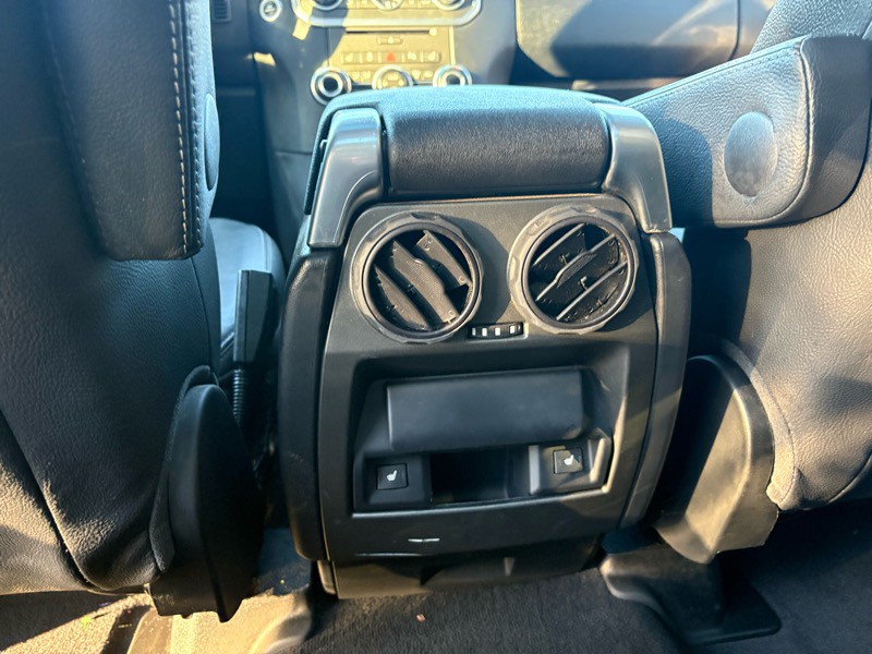 2016 Land Rover LR4 Image 18