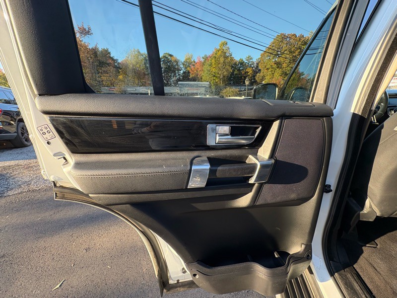 2016 Land Rover LR4 Image 19