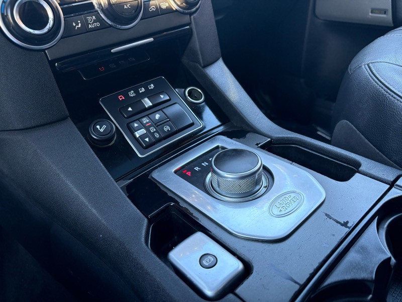 2016 Land Rover LR4 Image 28