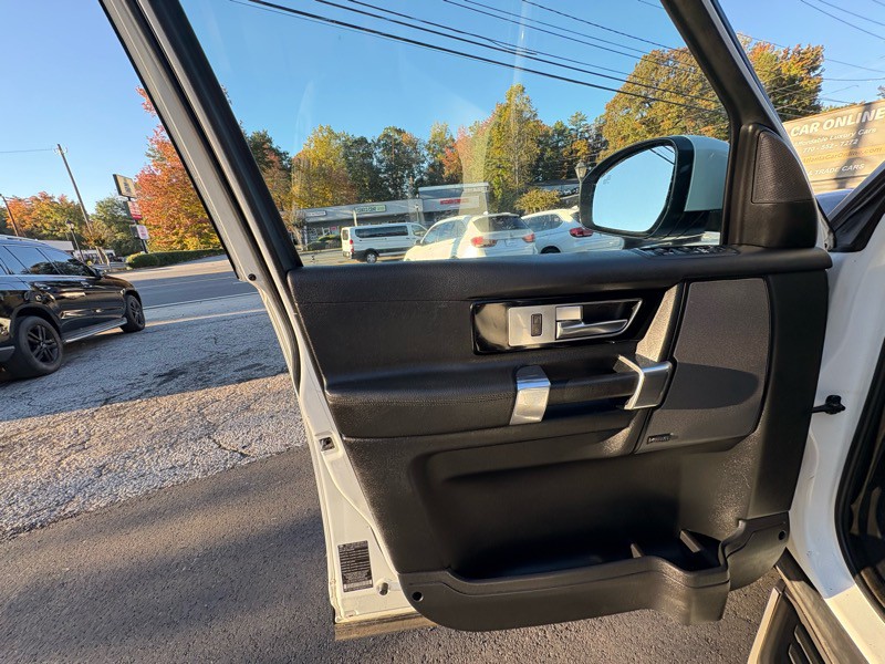 2016 Land Rover LR4 Image 30