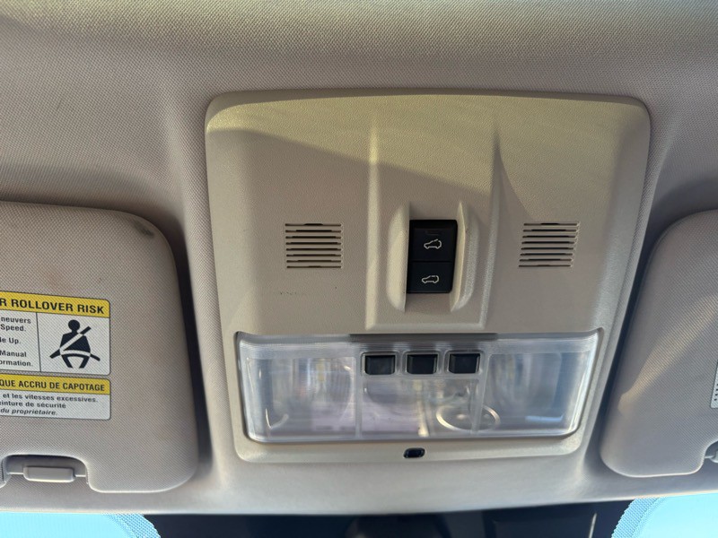 2016 Land Rover LR4 Image 31