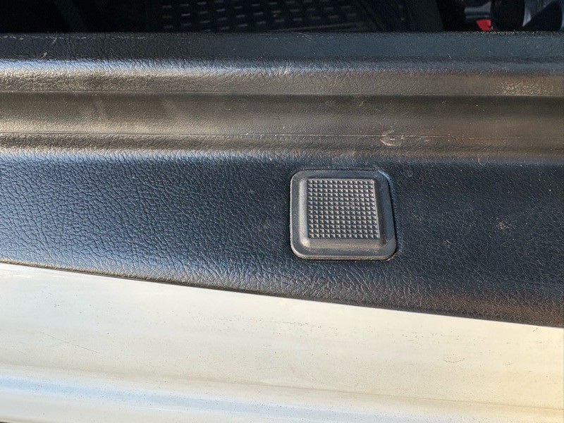 2016 Land Rover LR4 Image 35