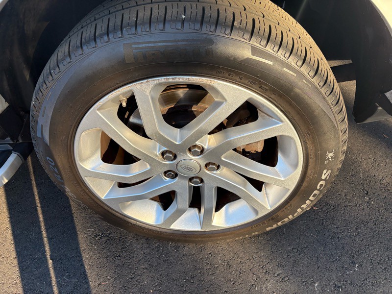 2016 Land Rover LR4 Image 36