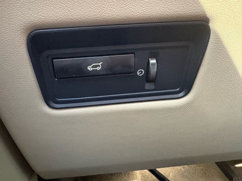 2013 Land Rover Range Rover Image 24