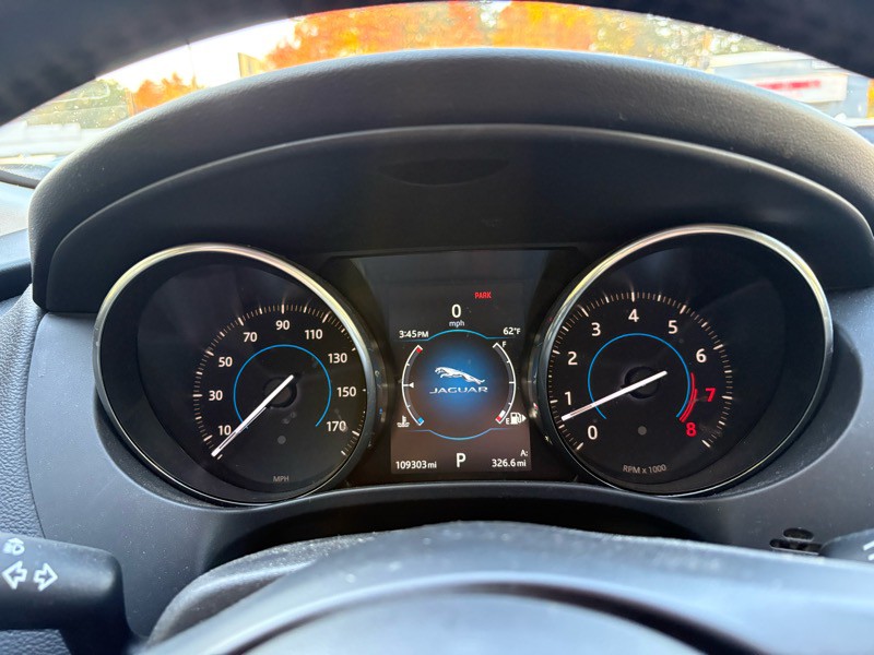 2017 Jaguar F-PACE Image 9