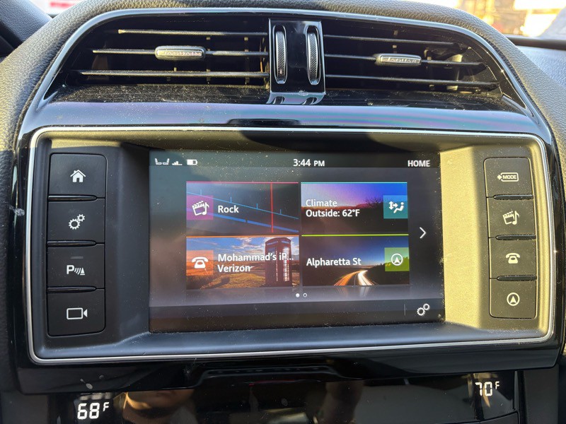 2017 Jaguar F-PACE Image 12