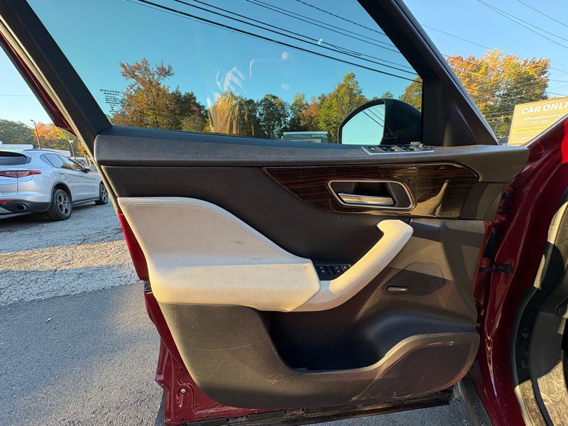 2017 Jaguar F-PACE Image 18