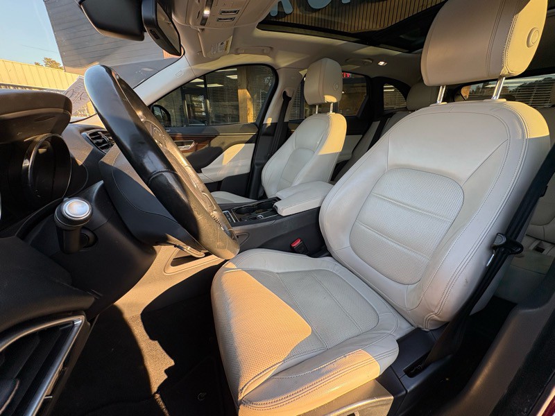 2017 Jaguar F-PACE Image 19