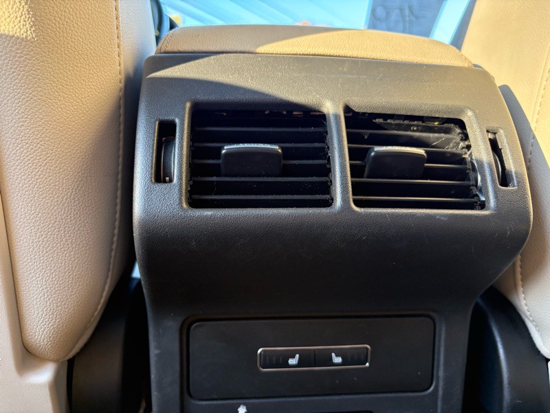 2017 Jaguar F-PACE Image 24