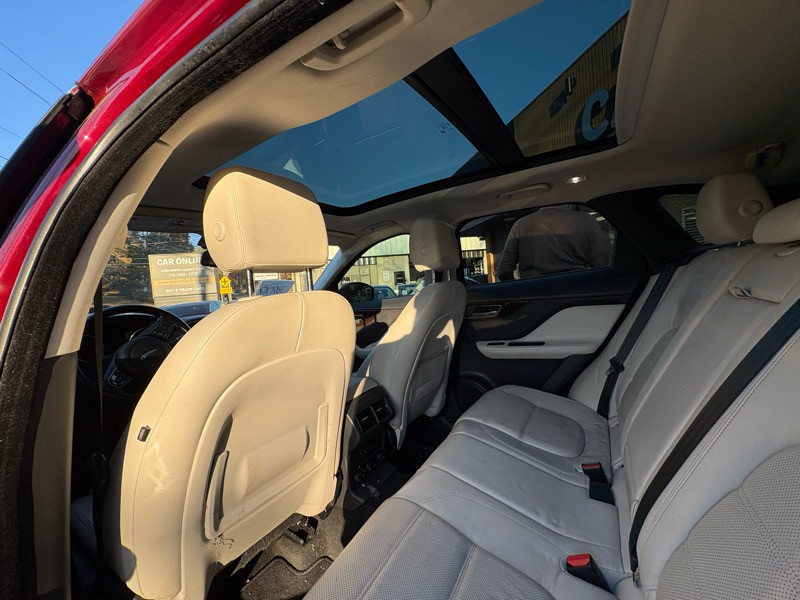 2017 Jaguar F-PACE Image 25