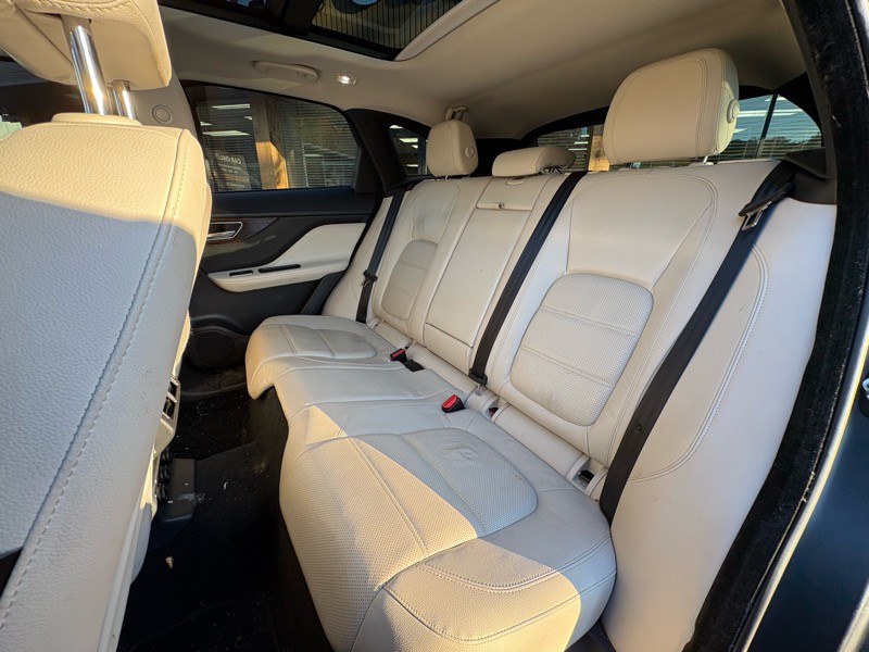 2017 Jaguar F-PACE Image 26