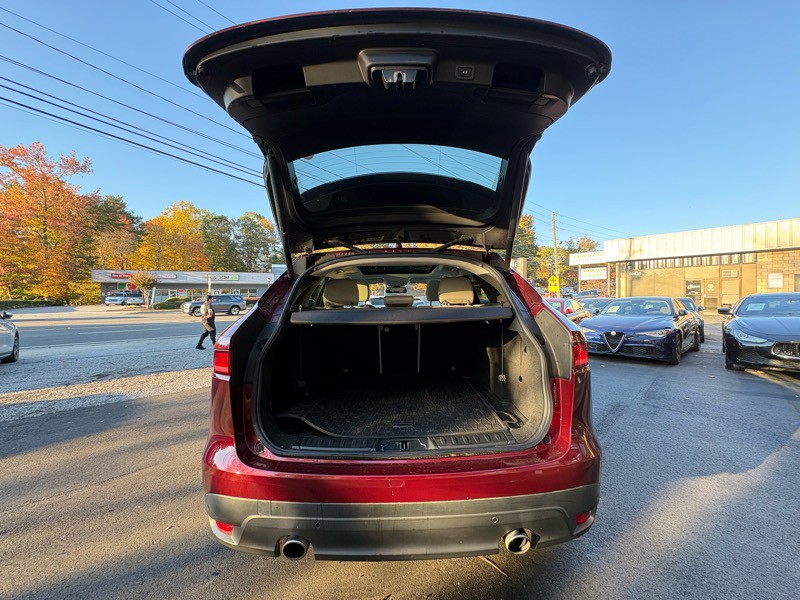 2017 Jaguar F-PACE Image 29