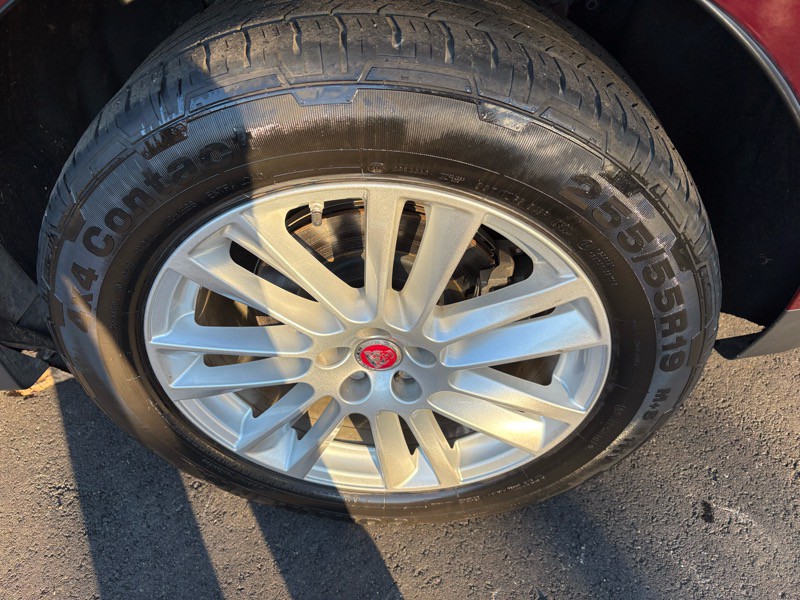 2017 Jaguar F-PACE Image 31