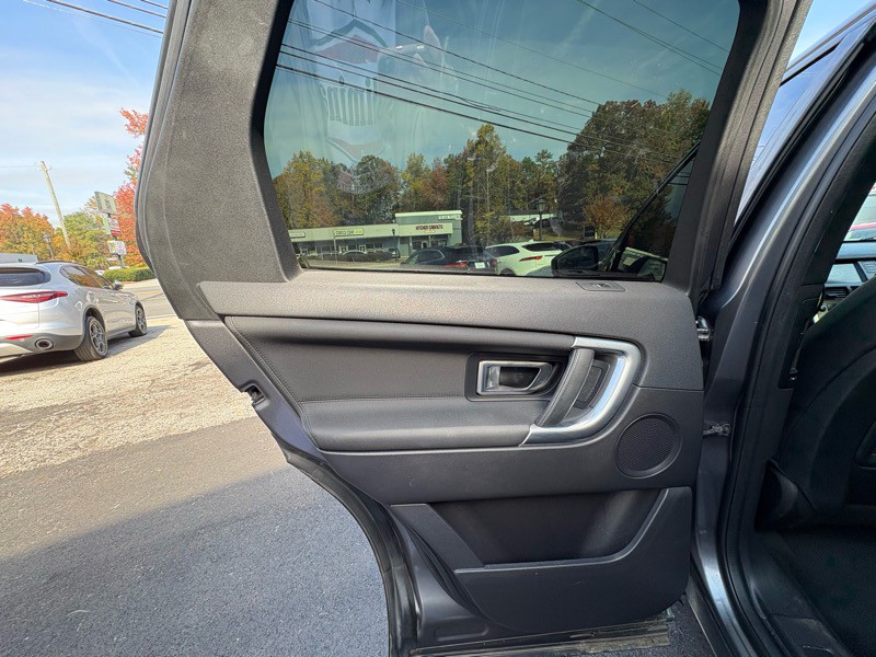 2015 Land Rover Discovery Sport Image 24