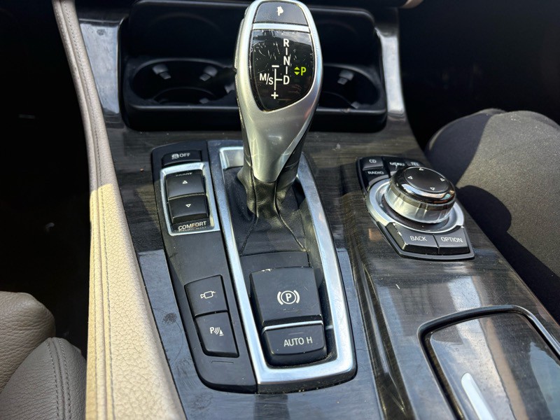 2011 BMW 5 Series Image 11