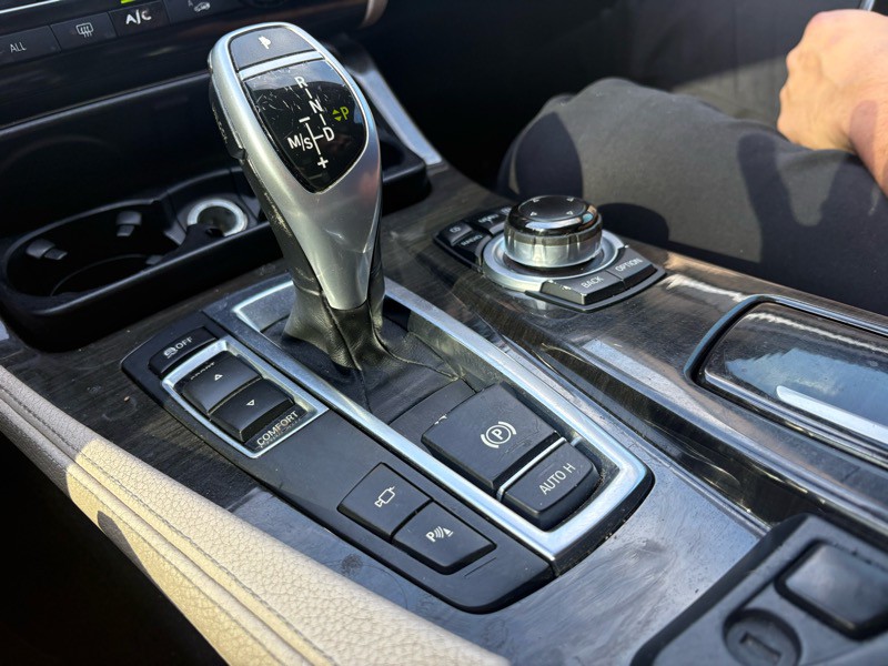 2011 BMW 5 Series Image 12