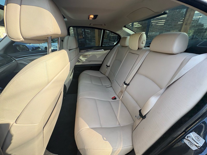 2011 BMW 5 Series Image 17