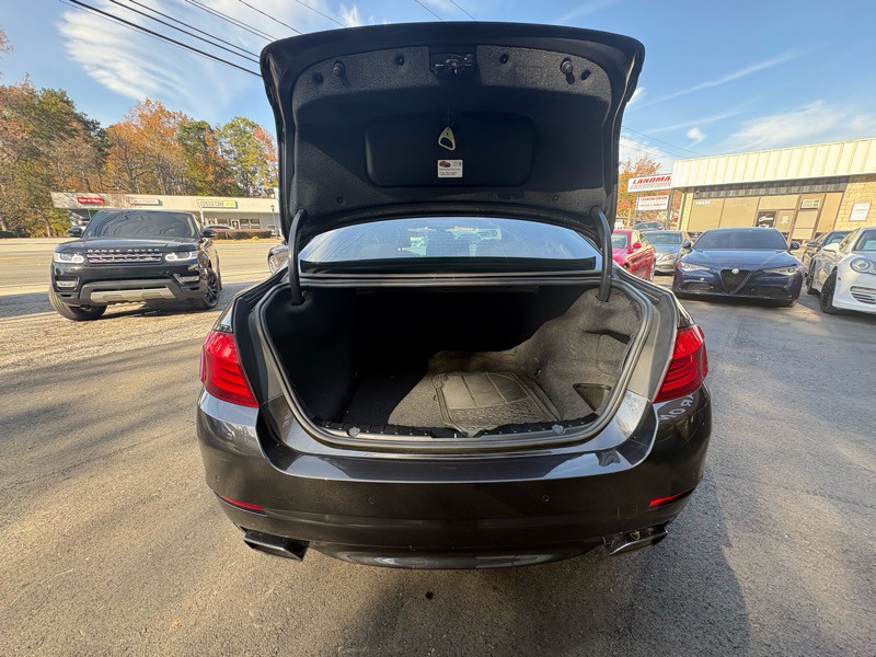 2011 BMW 5 Series Image 19