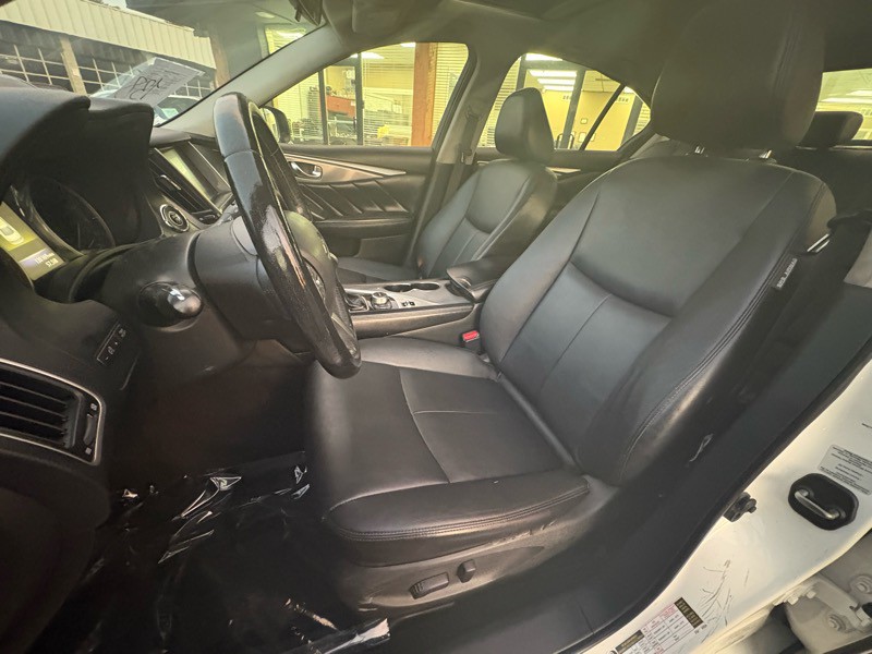 2015 INFINITI Q50 Image 9