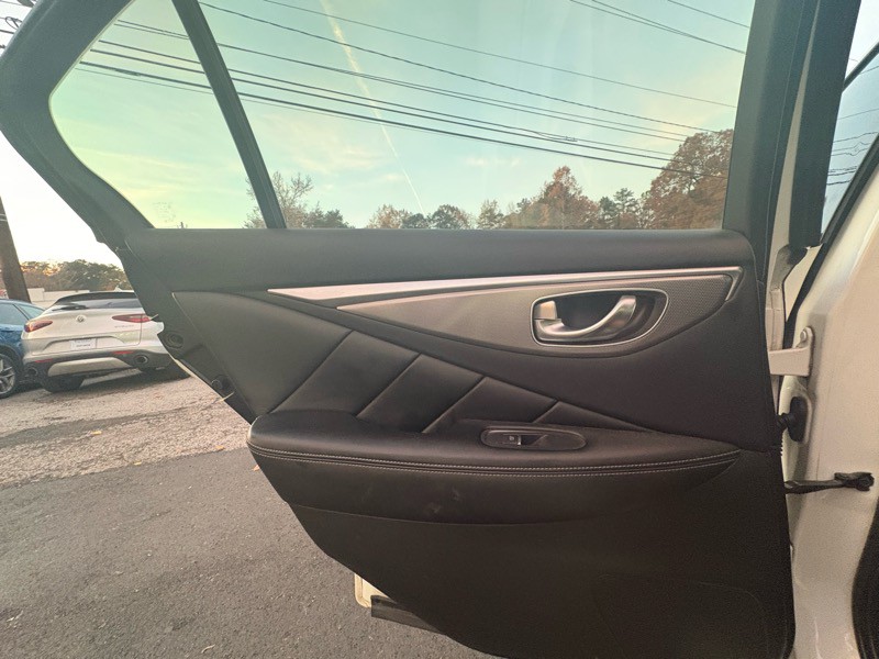 2015 INFINITI Q50 Image 25