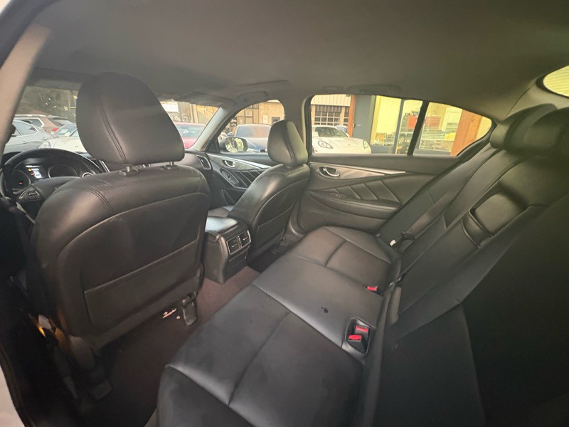 2015 INFINITI Q50 Image 30