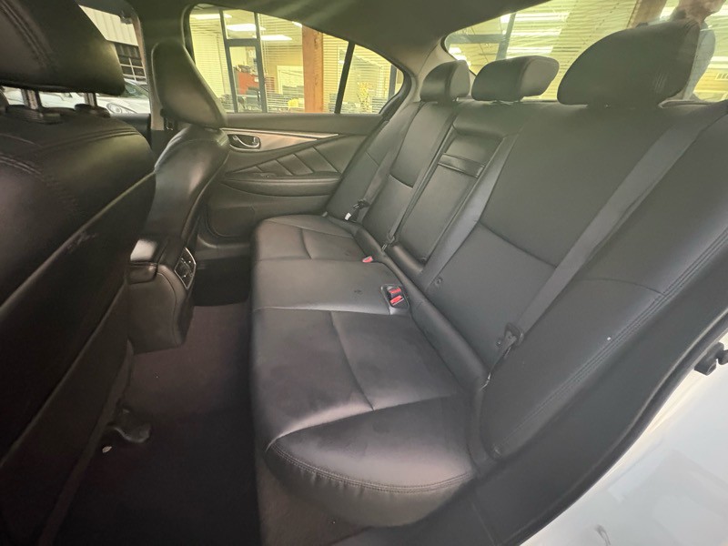 2015 INFINITI Q50 Image 31