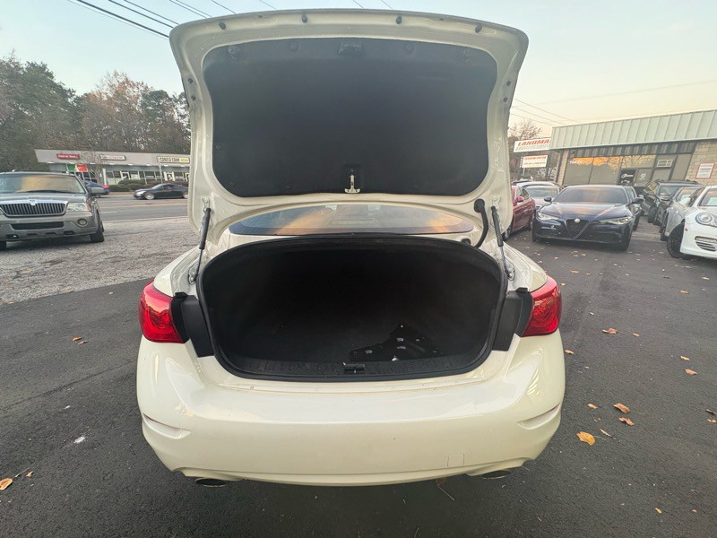 2015 INFINITI Q50 Image 32