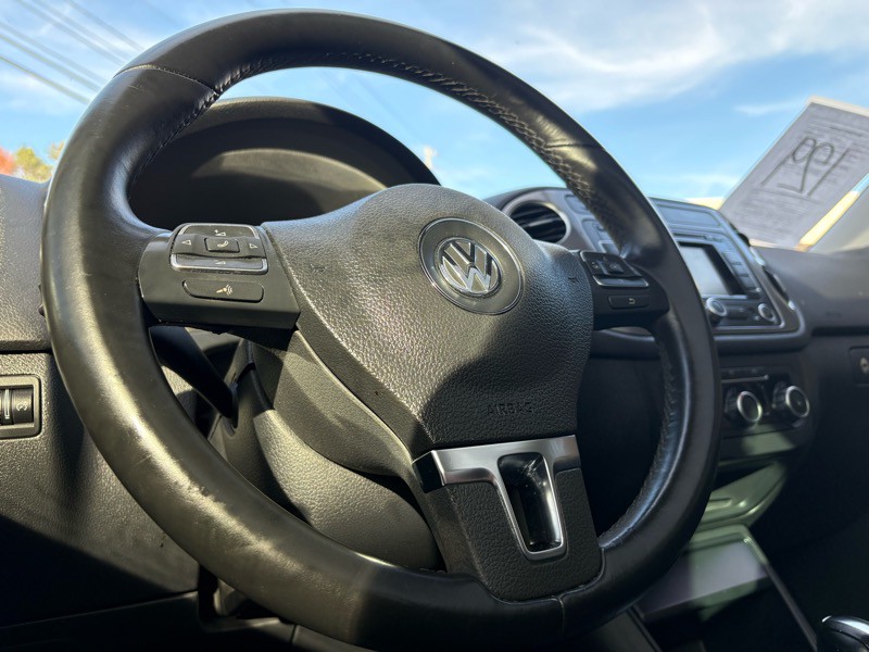 2011 Volkswagen Tiguan Image 14