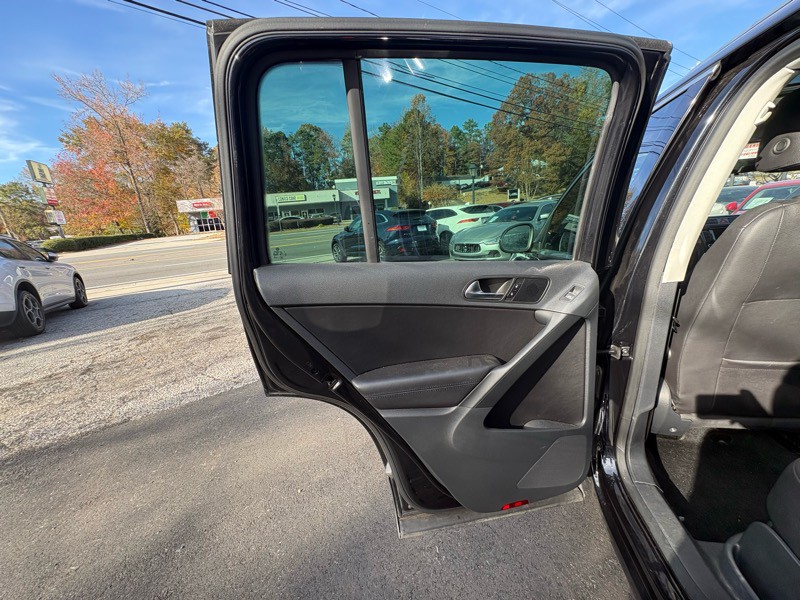 2011 Volkswagen Tiguan Image 29