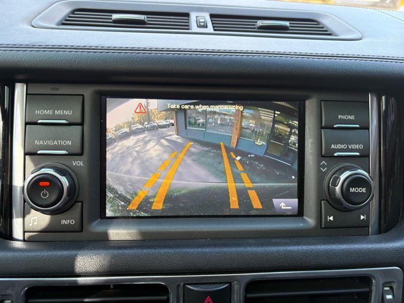 2011 Land Rover Range Rover Image 18