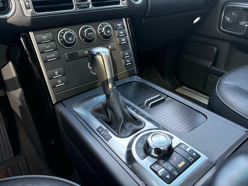 2011 Land Rover Range Rover Image 23