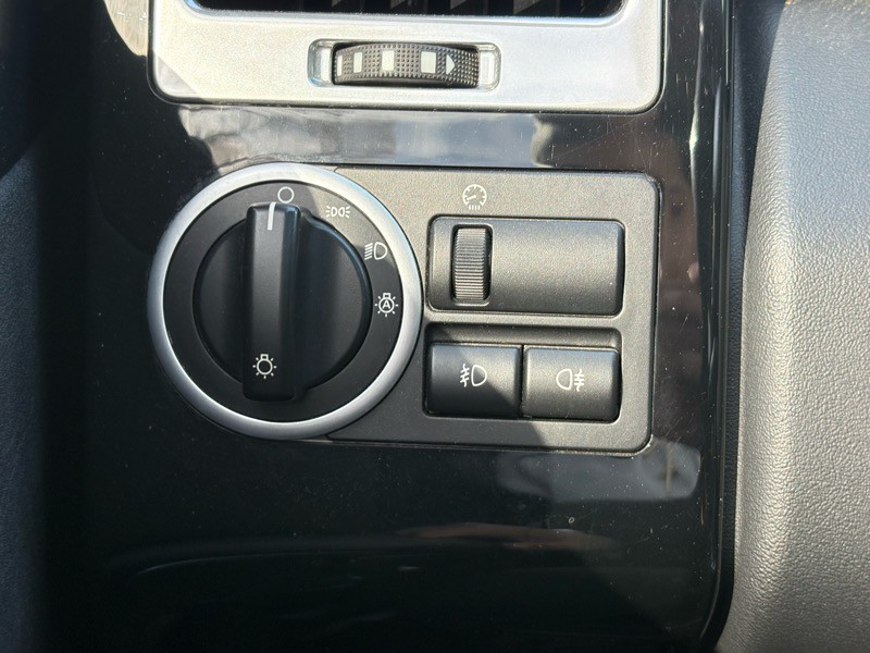 2011 Land Rover Range Rover Image 25