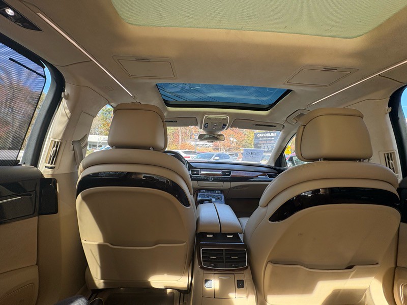 2011 Audi A8 Image 12