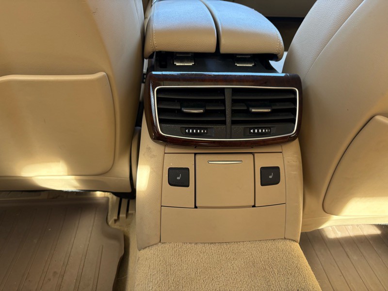 2011 Audi A8 Image 13