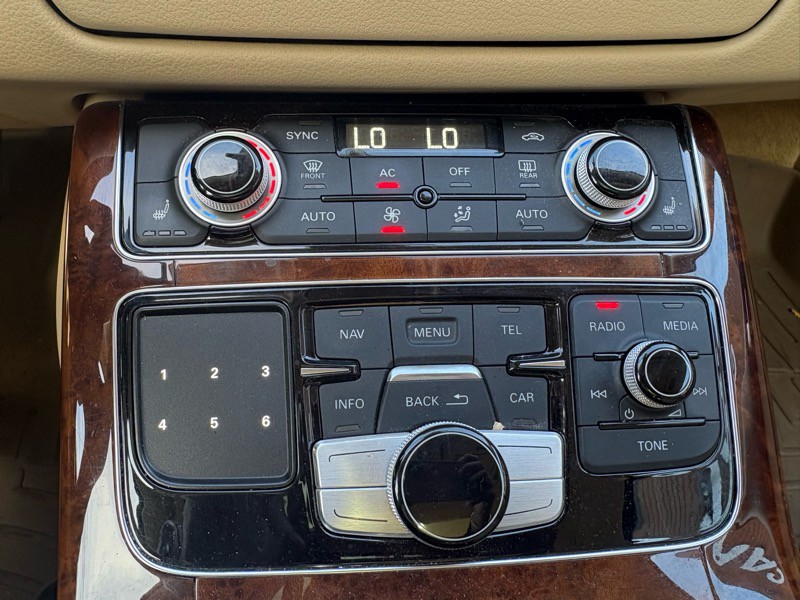 2011 Audi A8 Image 20