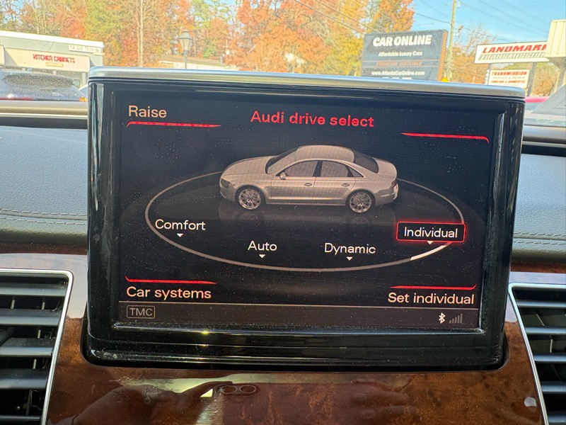 2011 Audi A8 Image 22