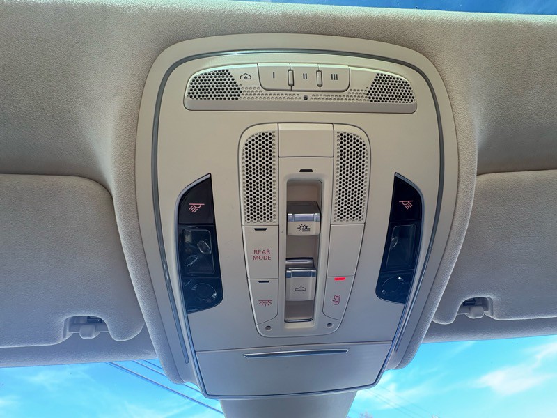 2011 Audi A8 Image 23