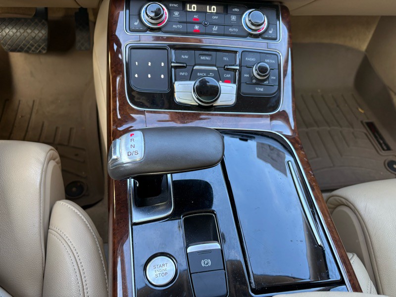 2011 Audi A8 Image 26