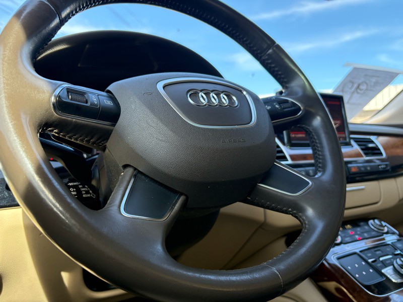 2011 Audi A8 Image 28