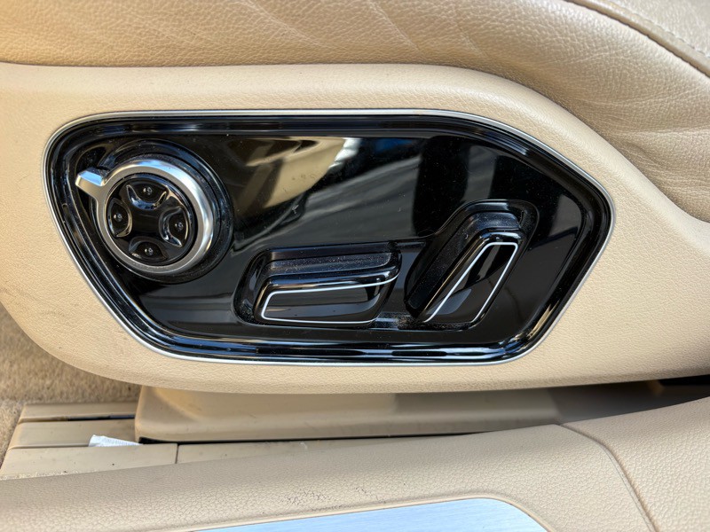 2011 Audi A8 Image 31