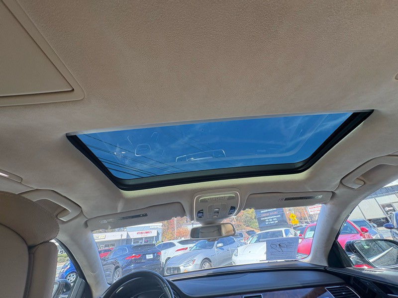 2011 Audi A8 Image 32