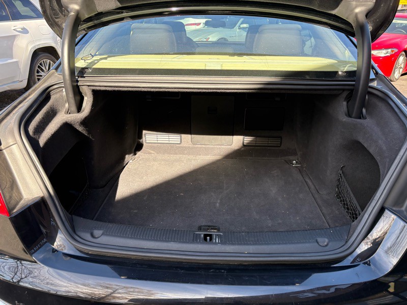 2011 Audi A8 Image 35