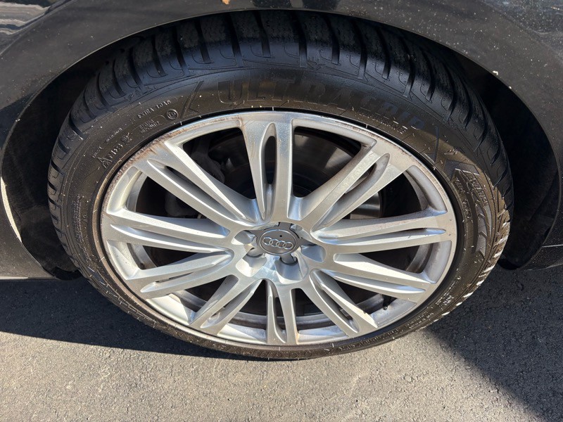 2011 Audi A8 Image 36