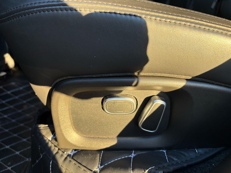 2014 Land Rover Range Rover Image 18