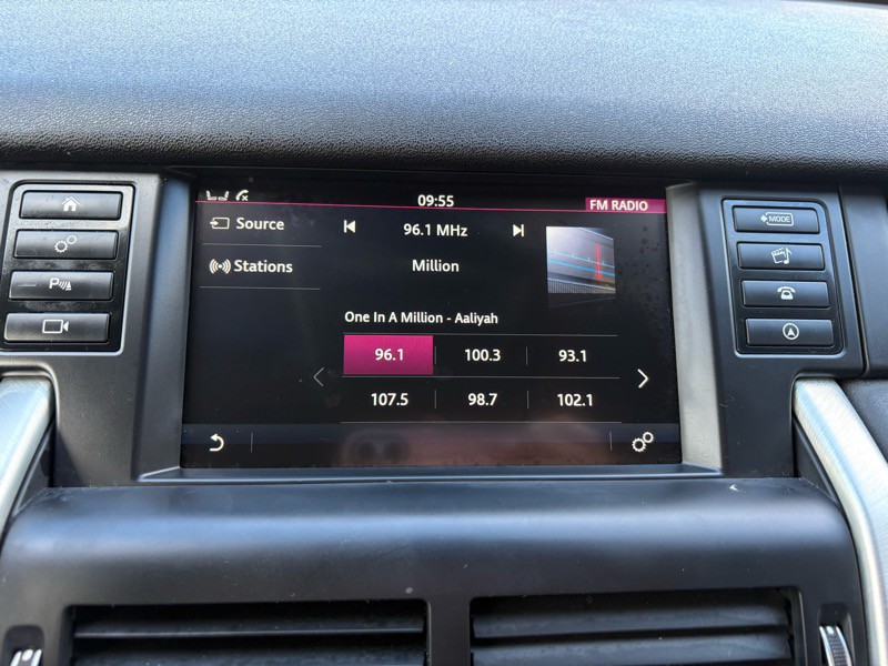 2016 Land Rover Discovery Sport Image 9