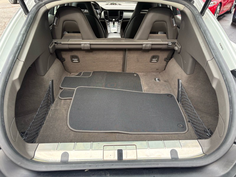 2014 Porsche Panamera Image 10