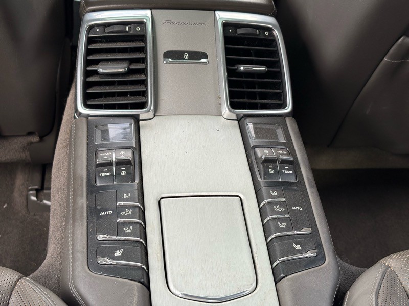 2014 Porsche Panamera Image 17