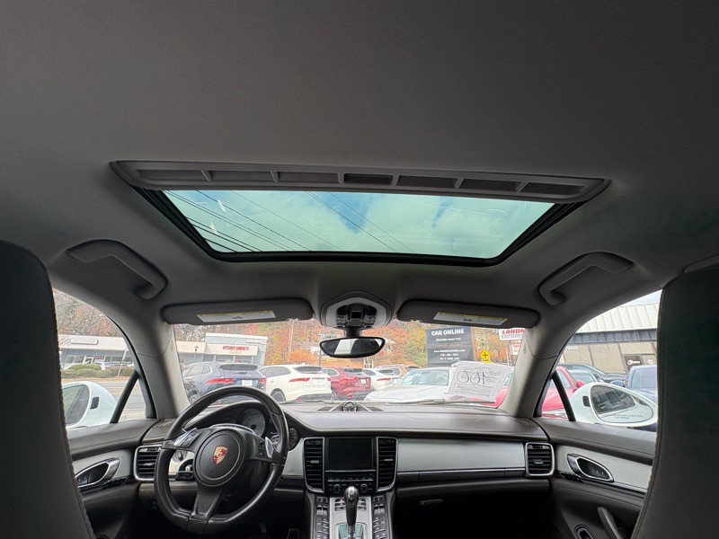 2014 Porsche Panamera Image 18