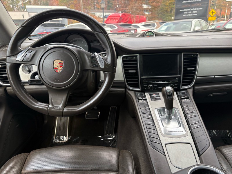 2014 Porsche Panamera Image 22